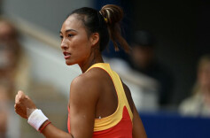 见“郑”历史！中国选手郑钦文夺得网球女单金牌