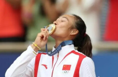 郑钦文夺冠后发文：带走了最想要的巴黎纪念品