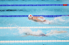 覃海洋说经常早上6点被叫起检查