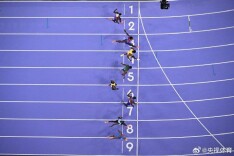 男子百米飞人大战：莱尔斯0.005秒优势夺冠