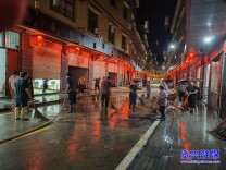 直击灾后重建 ▏八面山瑶族乡：受灾群众 连夜清淤