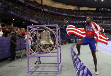 美国选手莱尔斯男子百米夺冠