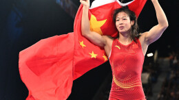 冯紫琪夺得摔跤女子自由式50公斤级铜牌