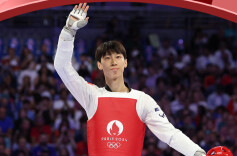 梁育帅夺得跆拳道男子68公斤级铜牌