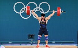 刘焕华夺得男子举重102公斤级金牌