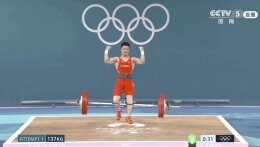 不止夺金一刻！这些超越竞技的瞬间，直抵人心