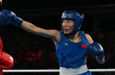 中国选手杨柳夺得拳击女子66公斤级银牌