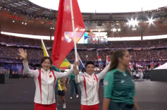 “中国红”入场！ 中国代表团亮相闭幕式