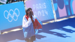 荷兰选手哈桑破奥运纪录夺女子马拉松金牌