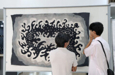 比什凯克举办传统毛毡制品设计展
