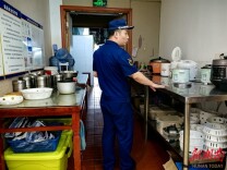 洪江区消防救援大队深入辖区人员密集场所开展消防安全检查