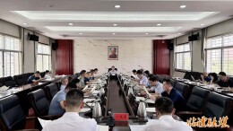 李雨初主持召开临澧县委常委会会议