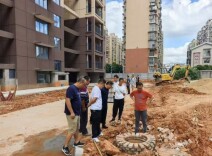 烈日下守护城市洁净 天心区环卫工人敬业奉献