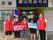 岳龙社区净化校园周边环境 守护青少年成长