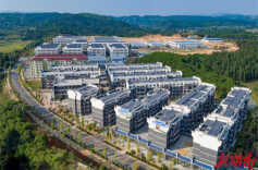 迎接第十一届全球湘商大会｜全球知名箱包企业为何三次在怀化追加投资