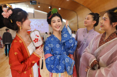 英国伦敦举行中秋汉服展示活动