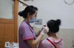 道县：开展中医外治义诊 为教师送上节日“健康礼”