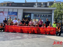 关爱环卫工人，致敬一线的城市美容师