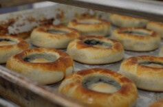 江华：月饼飘香迎中秋 匠心制作情意长