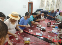 香樟路社区开展“饼香情浓·爱满中秋”邻里活动