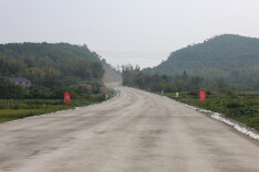 X029西延线公路路基工程和路面底基层工程顺利完成