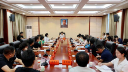 覃歇民主持召开全县部分网络代表人士座谈会：唱响主旋律 弘扬正能量