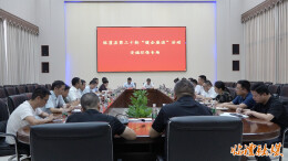 李雨初主持召开临澧县第三十轮暖企座谈会