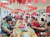 左家塘街道阿弥岭社区:中秋团圆月 邻里一家亲