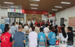 江华开展“爱心传递健康同行-义剪义诊进社区”文明实践志愿服务活动