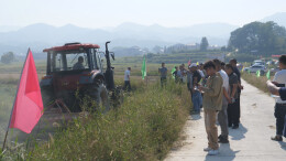 怀化市水稻低茬收割现场观摩会在会同县召开