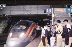 我国“八纵八横”高铁网主通道建成投产约八成