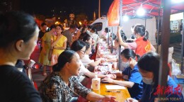 江华：“中医夜市”点亮健康夜生活