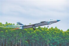 奋飞，“威龙”伴我守苍穹