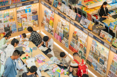 经武快评丨“刷屏”时代，为什么更要“读书”？