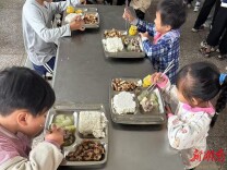 宁远县中小学生食堂就餐不再自带碗筷