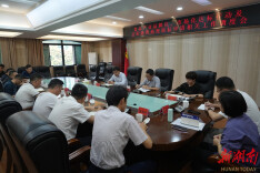 曾平原专题调度食品产业发展工作