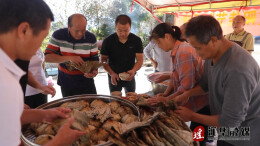 江华码市镇朝阳村：百份瑶家米粉肉情暖老人心