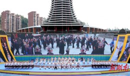 载歌载舞欢庆县庆 自治县成立70周年文艺汇演圆满举行