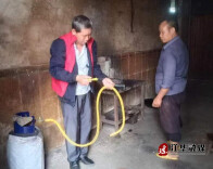 江华白芒营镇：免费更换燃气软管  保障群众用气安全