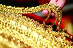 金价飙升至800元/克，“金包银”饰品成新宠