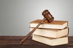 北京75岁老太用公园座椅晨练摔骨折，索赔18万！法院判了