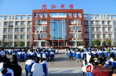 江华：法治宣讲进校园 守护少年的你