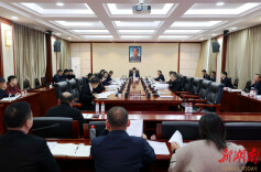 覃歇民主持召开县委常委会会议