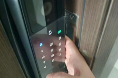 睡着睡着觉，家门开了！居民无奈“锁上锁”……“电子锁焦虑”你有吗？