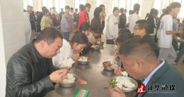 江华涔天河镇：人大代表暖心陪餐 共同守护舌尖上的安全