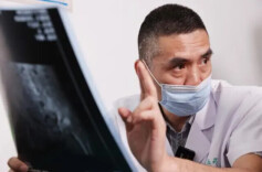 国羽名将临场退赛引发关注，身体出现哪些状况应停止运动？