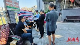 党建引领“三长制”，休闲长椅添温馨