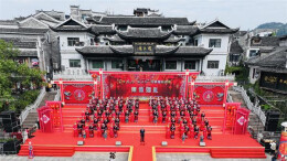 爱在凤凰！千年古城见证百对新人的浪漫集体婚礼