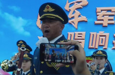 “国要强我们就要担当”！航展现场观众齐唱《强军战歌》