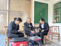 湘潭农商银行上门服务解民忧